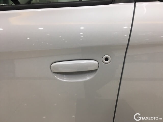 tay-nam-cua-xe-misubishi-attrage