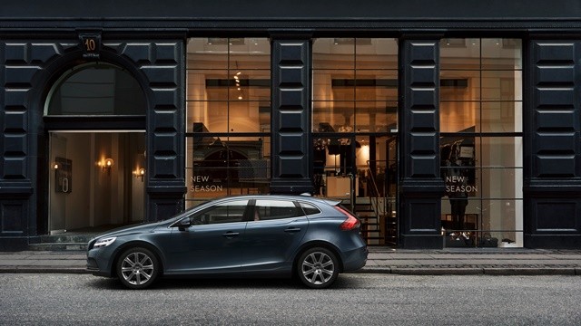 than-xe-Volvo-V40-2021