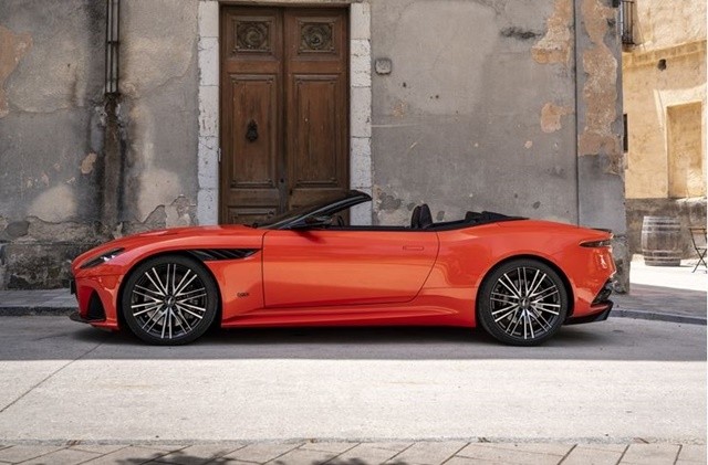 than-xe-aston-martin-dbs-superleggera