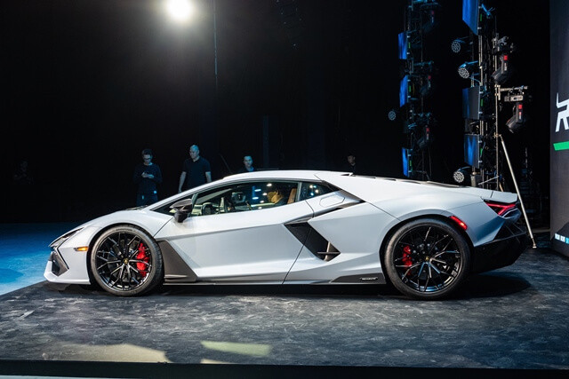 than-xe-lamborghini-revuelto