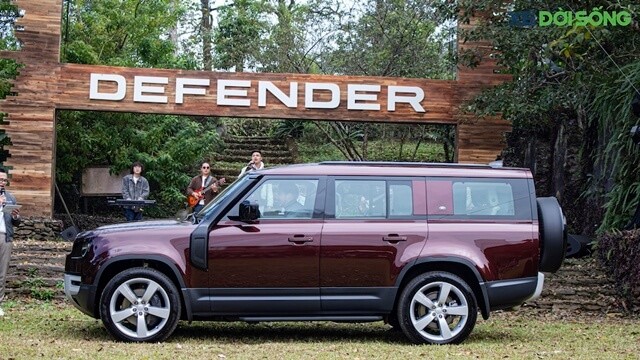 than-xe-land-rover-defender-130-hse-p400