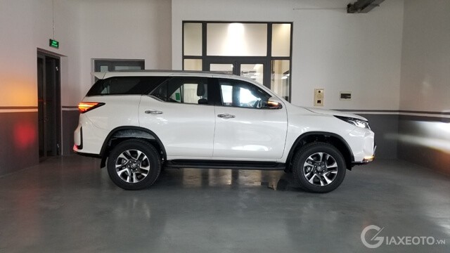 than-xe-toyota-fortuner-2022