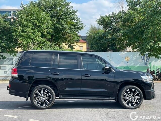 than-xe-toyota-land-cruiser-2021