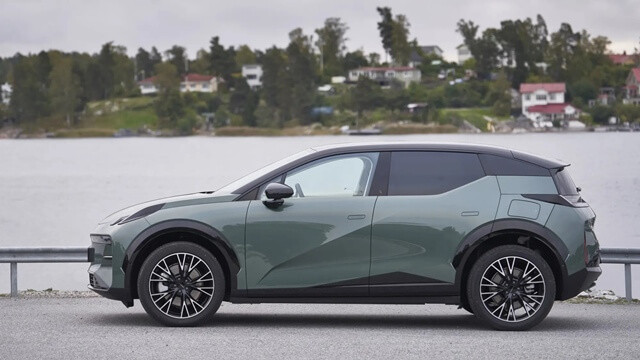 than-xe-zeekr-x-2025