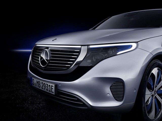 thiet-ke-dau-xe-mercedes-benz-eqc