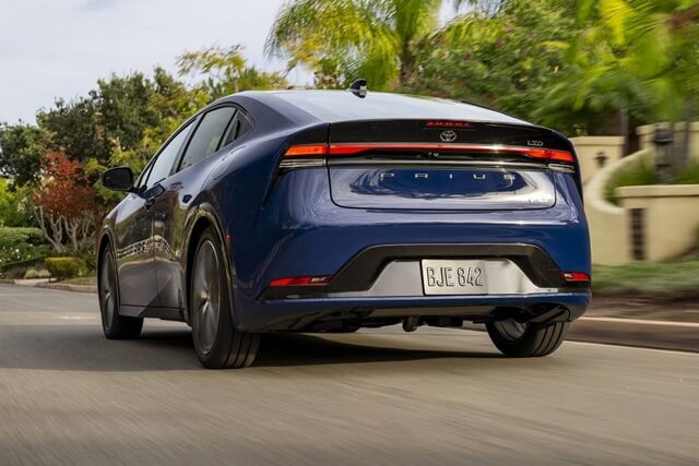 thiet-ke-duoi-xe-toyota-prius
