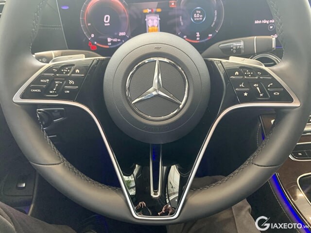 thiet-ke-vo-lang-xe-mercedes-benz-e200-exclusive