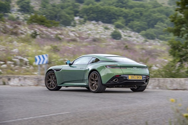 thong-so-ky-thuat-xe-aston-martin-db12-coupe