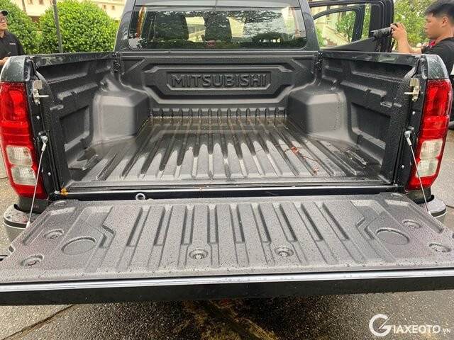 thung-xe-mitsubishi-triton-glx