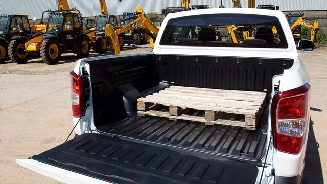 thung-xe-ssangyong-musso