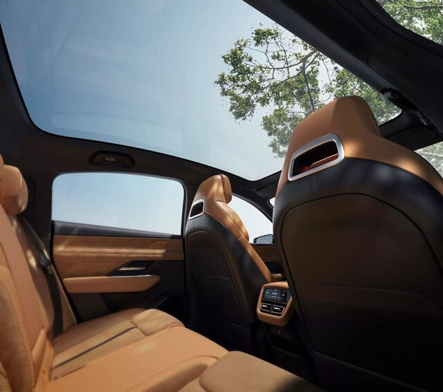 tien-nghi-mazda-ez-6