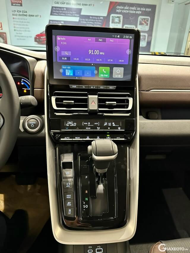 tien-nghi-toyota-innova-hev-hybrid