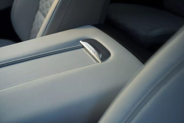 tien-nghi-tren-xe-cadillac-escalade