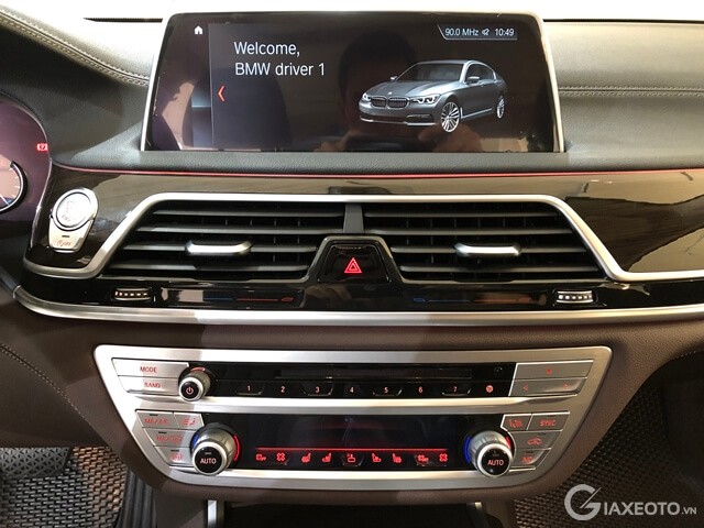 tien-nghi-xe-bmw-730li