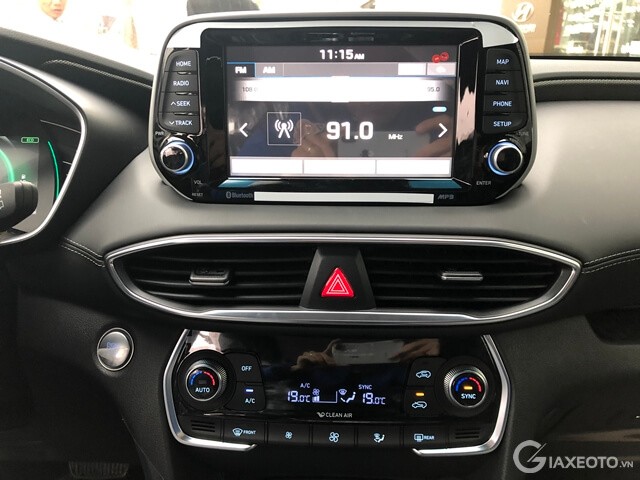 nho-vi-tri-hyundai-santafe-may-dau-mau-den