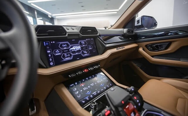 tien-nghi-xe-lamborghini-urus-se