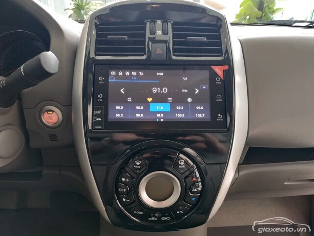 tien-nghi-xe-nissan-sunny