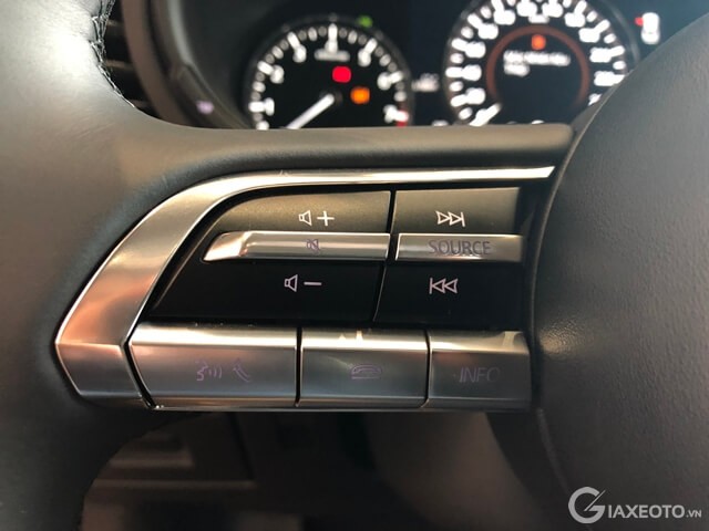 tinh-nang-dam-thoai-ranh-tay-xe-mazda-3