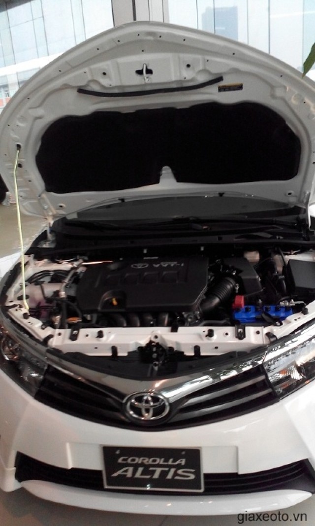 toyota-altis-mau-trang-su-gia-bao-nhieu