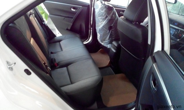 toyota-altis-so-tu-dong-mau-trang-su