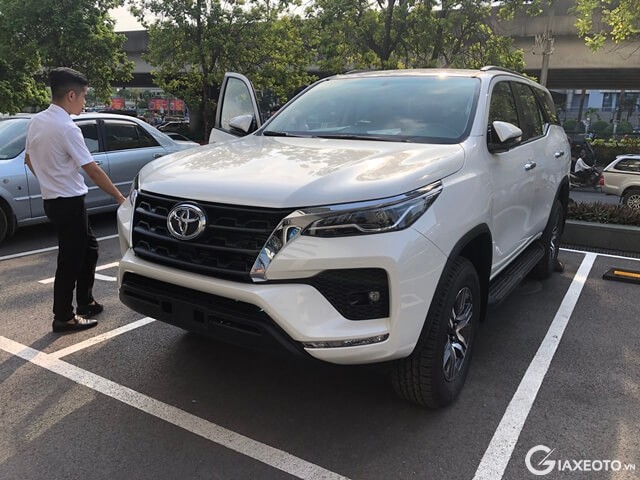 toyota-fortuner-facelift-ra-mat