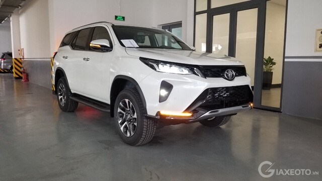 toyota-fortuner-legender-4x2at-may-dau-so-tu-dong