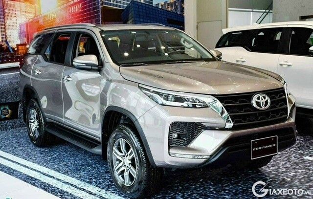 toyota-fortuner-may-dau-so-tu-dong-4x2at