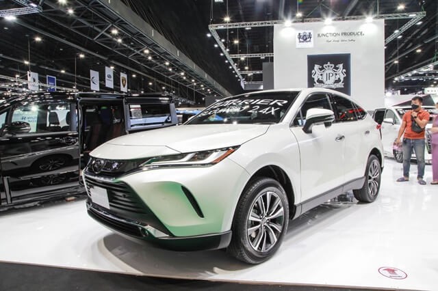 toyota-harrier-gia-bao-nhieu