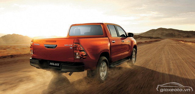 so-sanh-ford-ranger-wildtrak-va-toyota-hilux