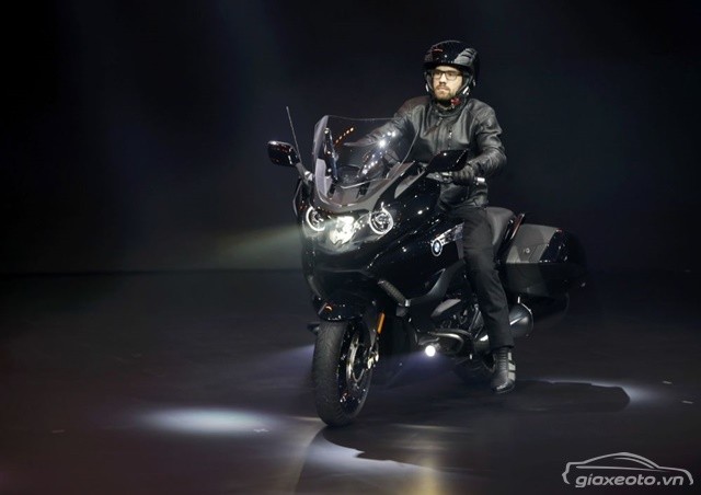 trien-lam-detroit-2017-bmw-k1600b