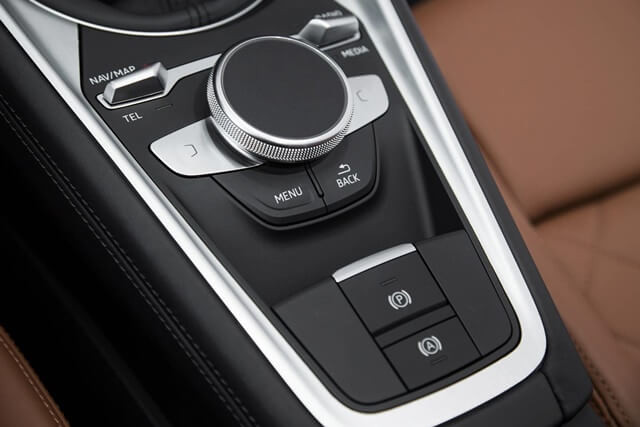 trung-tam-dieu-khien-audi-tt