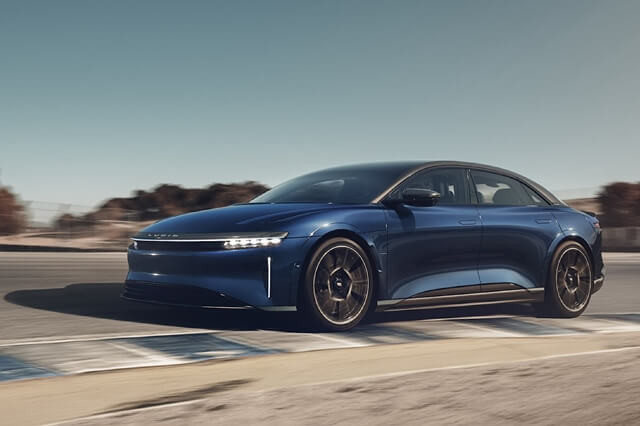 van-hanh-xe-lucid-air-sapphire