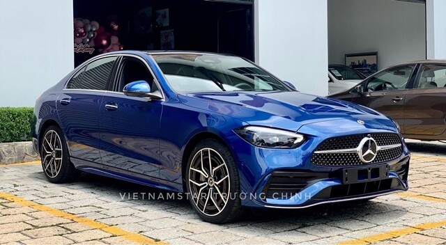 van-hanh-xe-mercedes-c300-amg