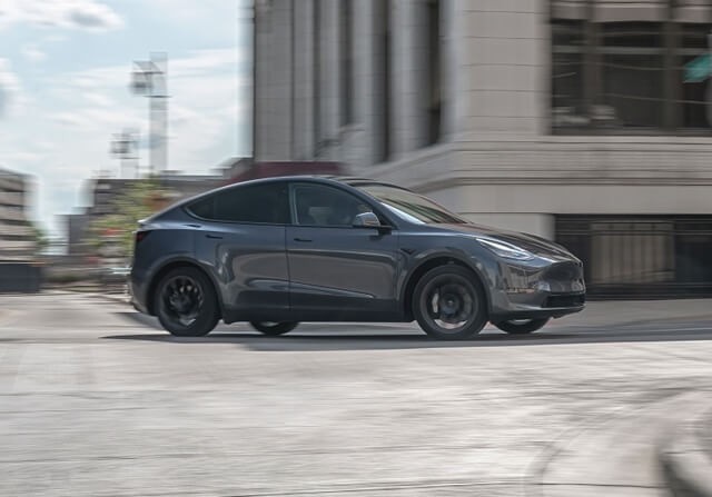 van-hanh-xe-tesla-model-y