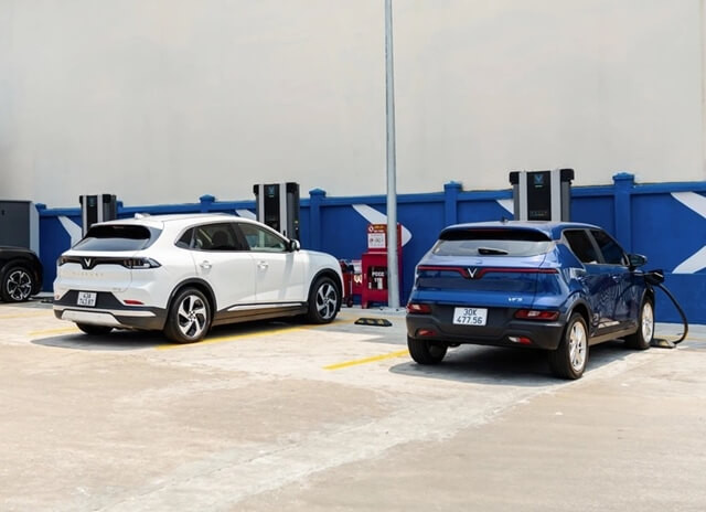 vinfast-mien-phi-sac-pin-den-nam-2027