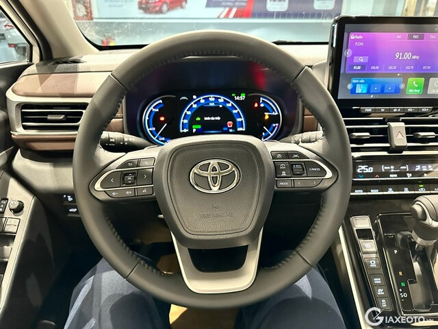 vo-lang-toyota-innova-hev-hybrid