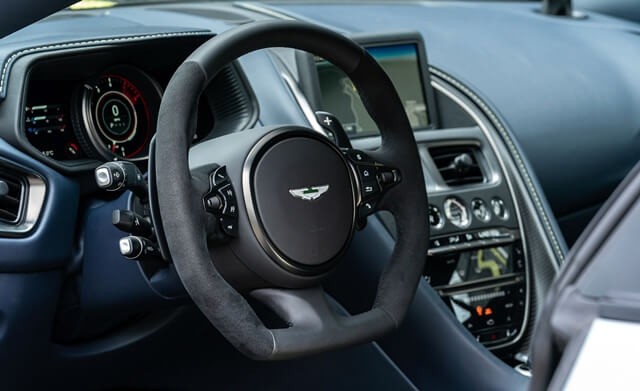 vo-lang-xe-aston-martin-db11