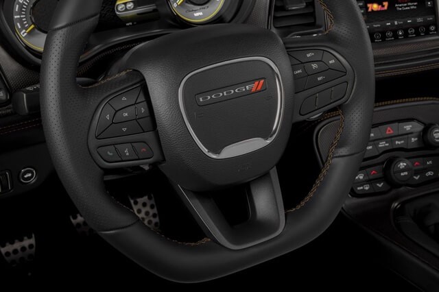 vo-lang-xe-dodge-challenger