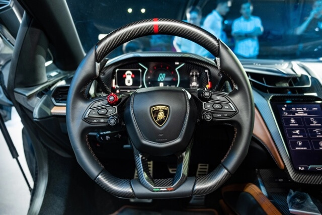 vo-lang-xe-lamborghini-revuelto