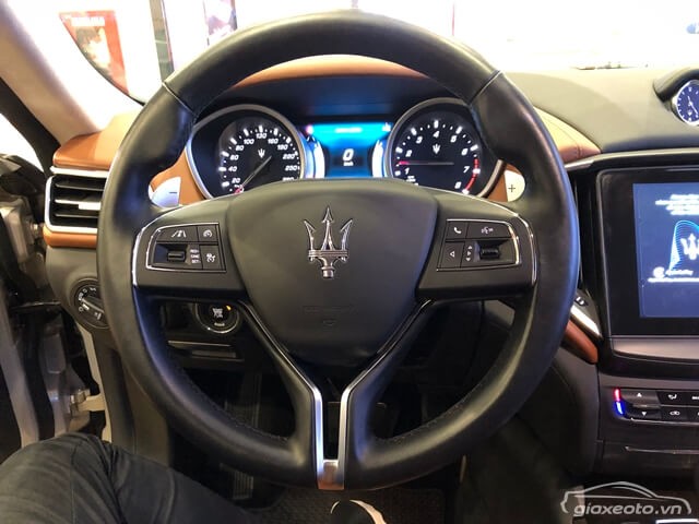 vo-lang-xe-maserati-ghibli