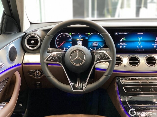 Mercedes Benz E180 2023: giá lăn bánh, ưu đãi (02/2023)