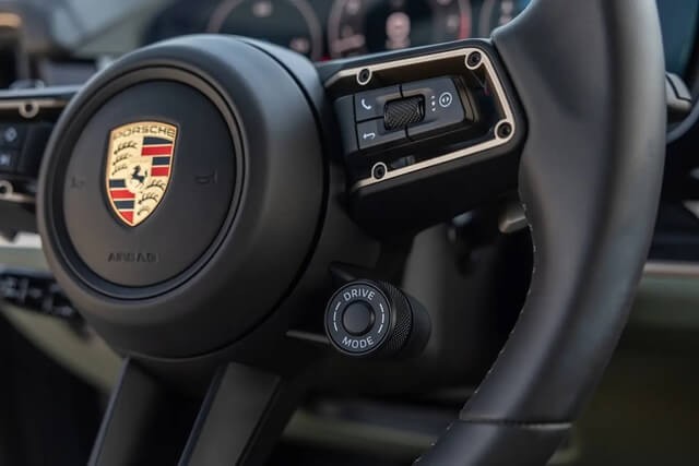 volang-xe-porsche-cayenne-2024