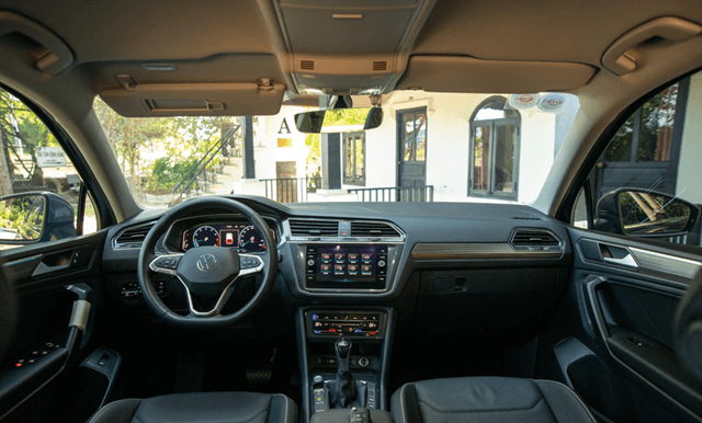 volkswagen-tiguan-khoang-lai