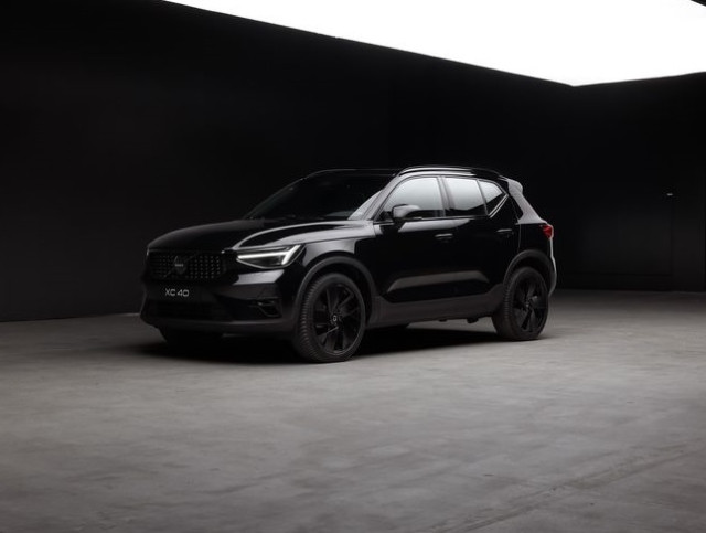 volvo-ex40-black-edition-ngoai-that