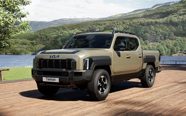 xe-ban-tai-kia-tasman-ra-mat