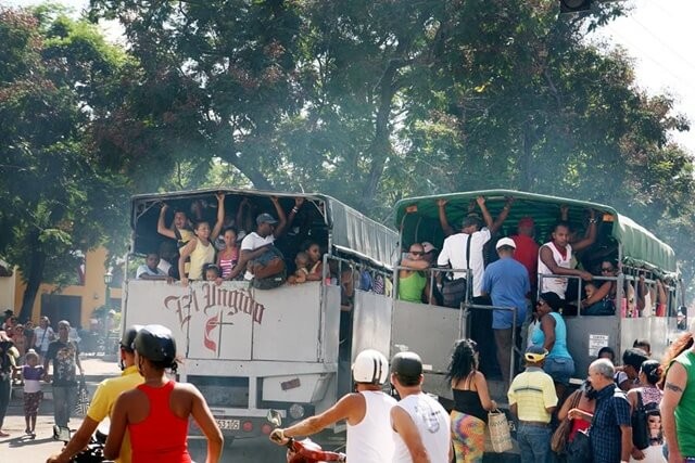 xe-bus-co-tai-lahabana-cuba