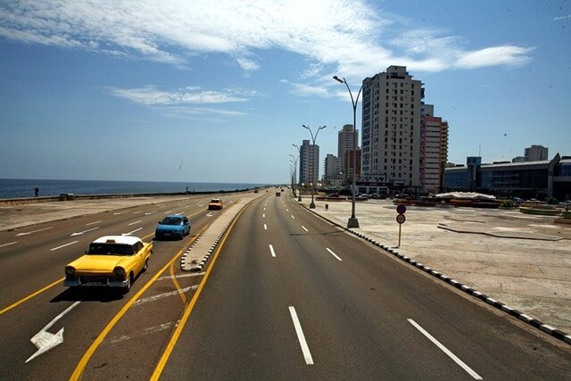 xe-co-chay-ven-bien-havana