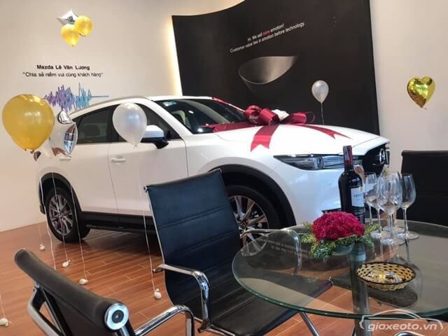 xe-mazda-cx5-cua-dien-vien-trung-anh-ve-nha-di-con