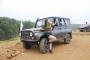 Hotgirl Thu Gạch bên xe UAZ