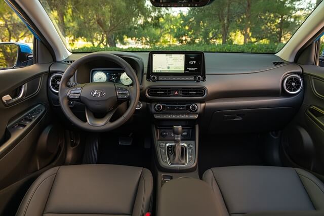 Hyundai-Kona-2022-khoang-lai